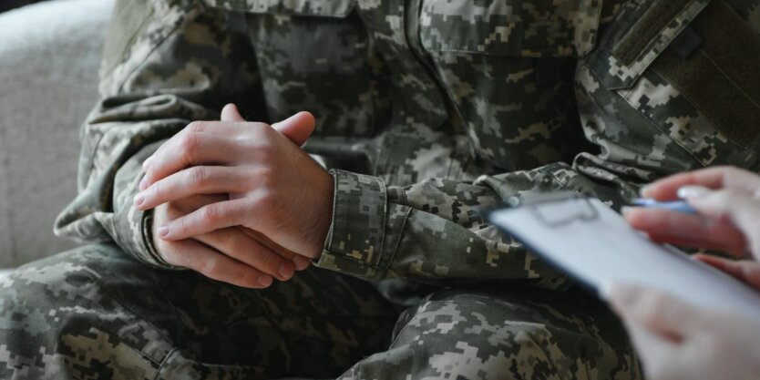 Жінка з інвалідністю та трьома дітьми