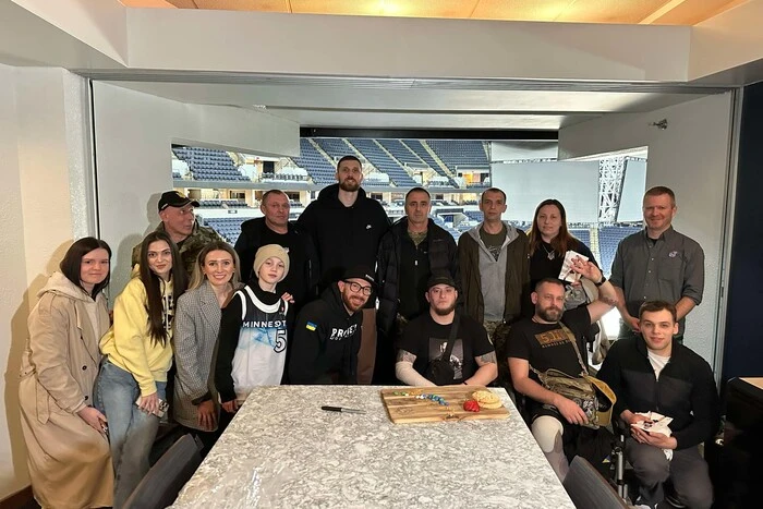 Игрок НБА Михайлюк встречается с ветеранами