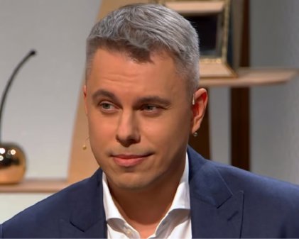 Андрей Доманский изображен на фото