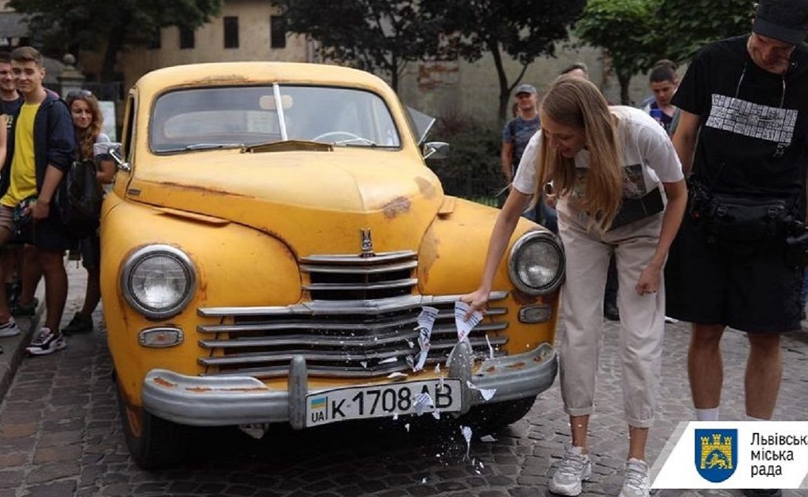 Знімальна група фільму на вулиці Львова