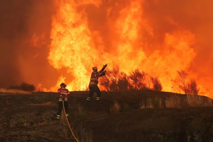 Эвакуация из-за масштабных пожаров в Европе
