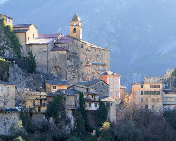 Старинная деревня Франции, атмосферные фото