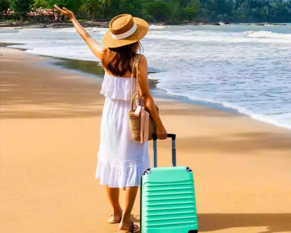 Девушка на одиноком путешествии