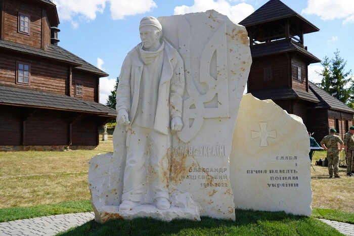 Пам'ятник на честь Мацієвського в Черкасах