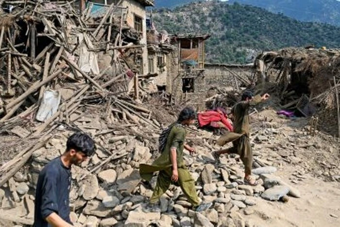 Талибы запретили спасать женщин во время землетрясения