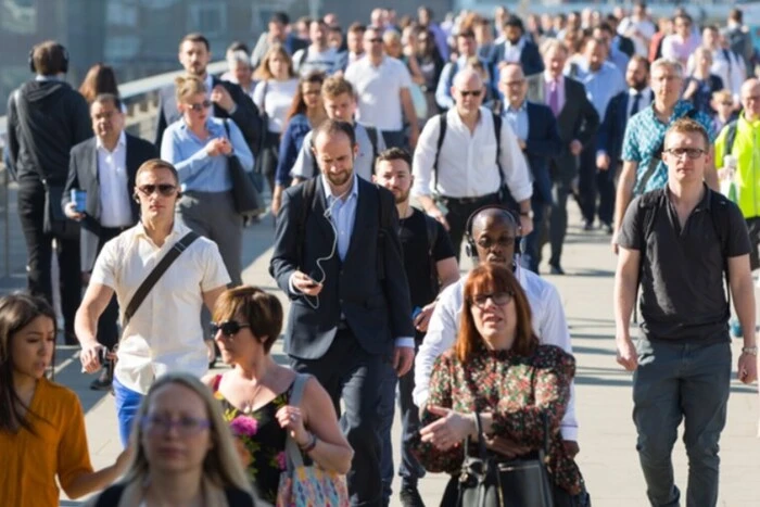 Белый британец старший в измерении