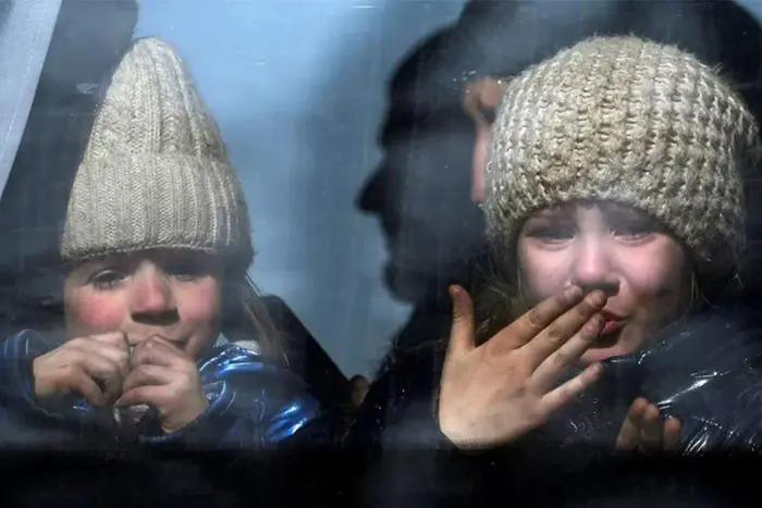 Зеленский рассматривает карту войны