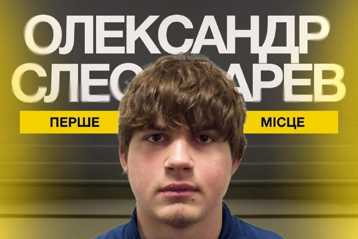 Slysyarev with the championship belt in his hands