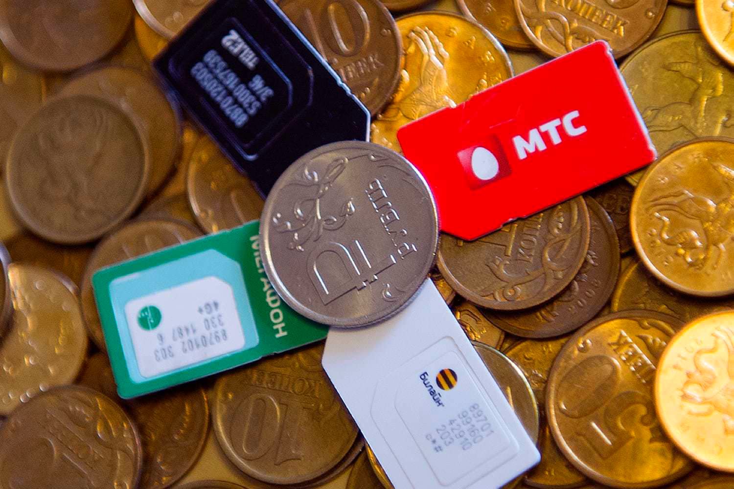 Изображение телефонного оператора и интернета