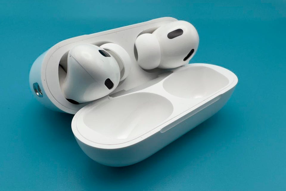 Нові навушники Apple AirPods Pro 2