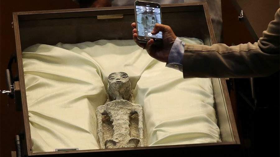 Инопланетяне летают интернетом и набирают миллионные просмотры