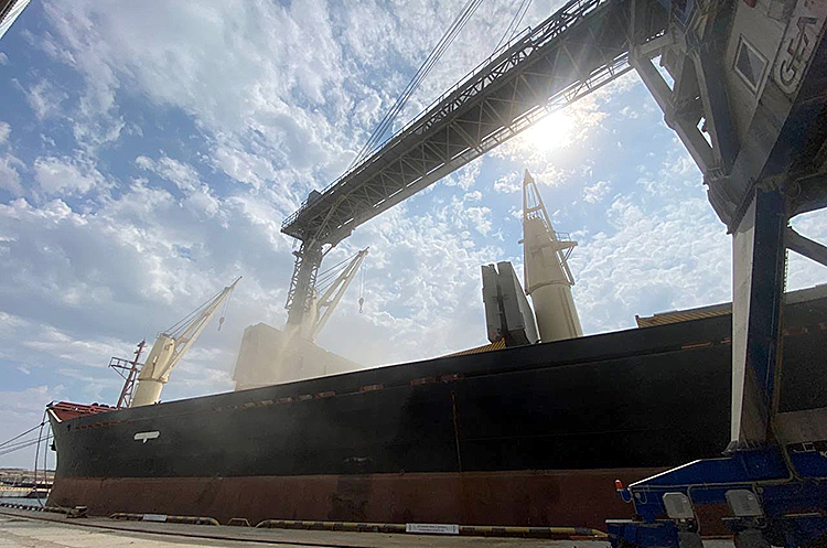 Гриндер вирубує зерновий коридор