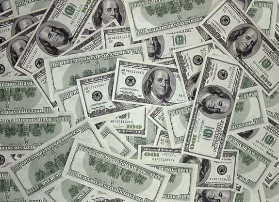 Американська прапор впадає на землю