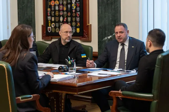 Нарада президента з урядовцями, аварійне відключення світла