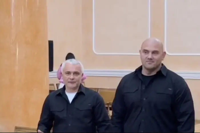 Диваны и ковры в кабинете