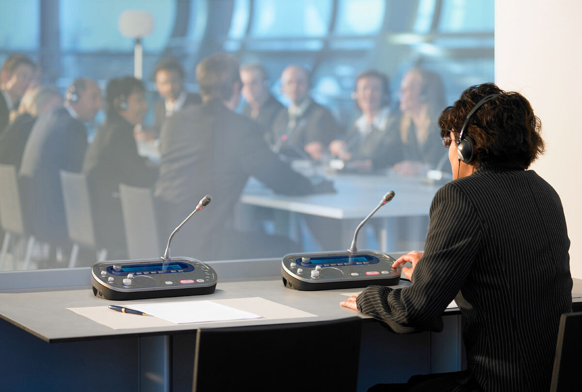 Переводчик английского и других языков зарабатывает