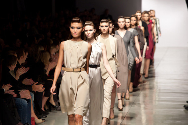 Скільки заробляють моделі в Україні та за кордоном у 2025 році – середня зарплата у професії