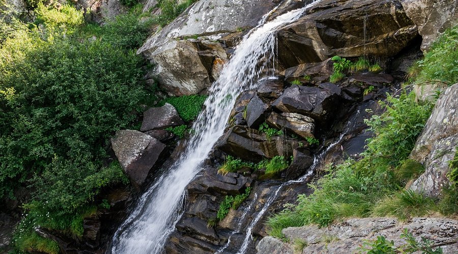 Говерлянський водоспад: розташування, маршрут і відпочинок у Карпатах