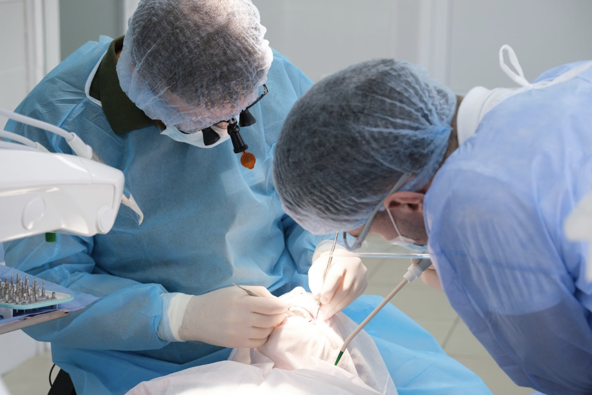 Кому потрібна аугментація кістки та які результати дає процедура