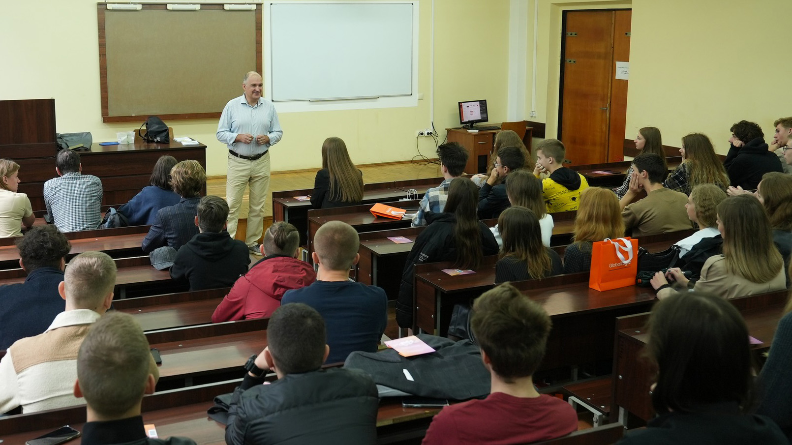 Повышение зарплат преподавателей вузов