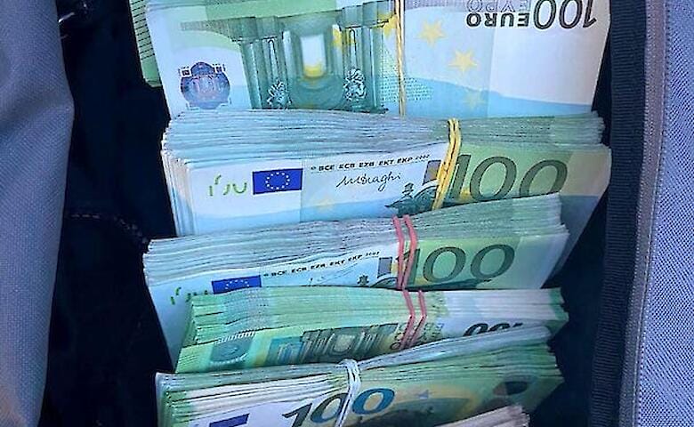 Перевезти гроші через кордон