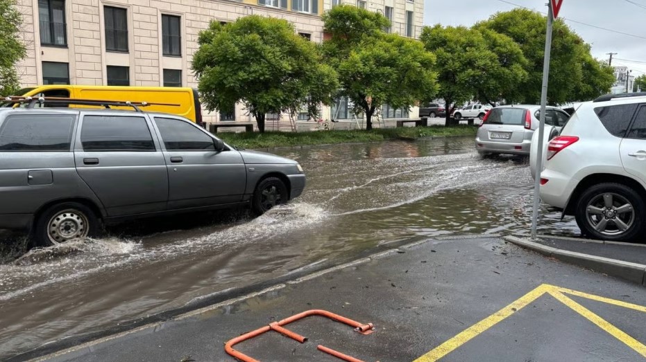 Непогода перекрыла дороги в Одессе