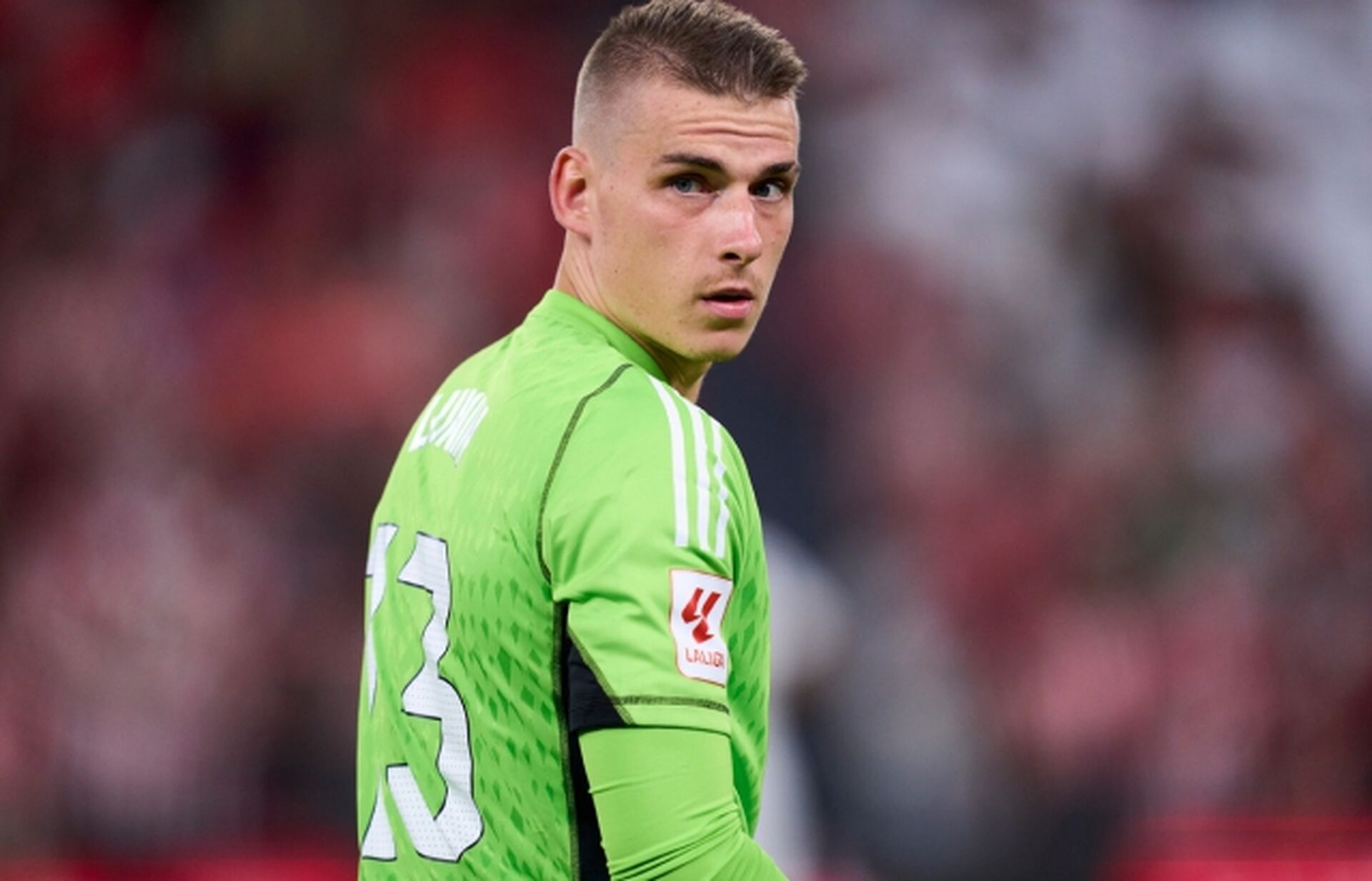 How much Andriy Lunin earns at Real