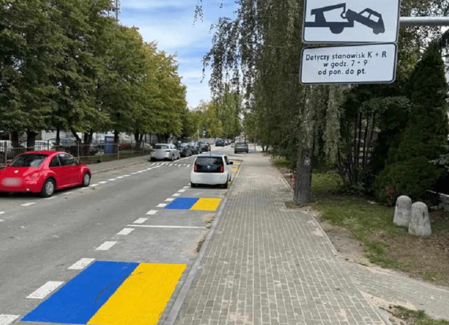 What Do Blue and Yellow Parking Spaces Mean in Poland