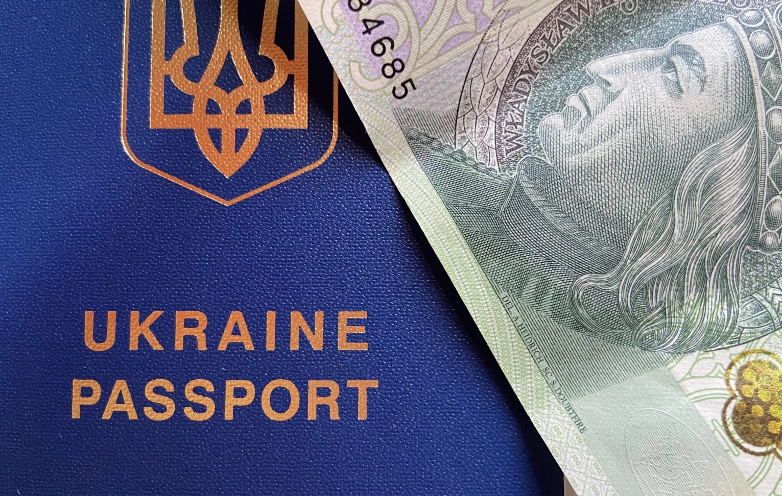 Почему украинцы пересылают домой меньше денег