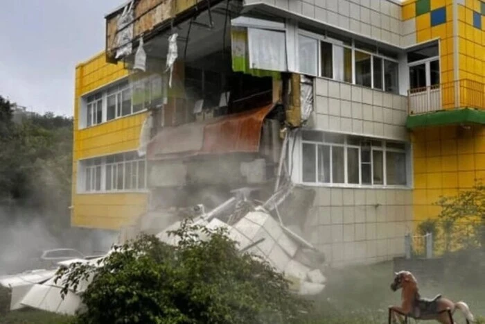 Землетрус у Росії продовжує трясти