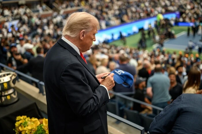 Трамп отказывается от санкций против России