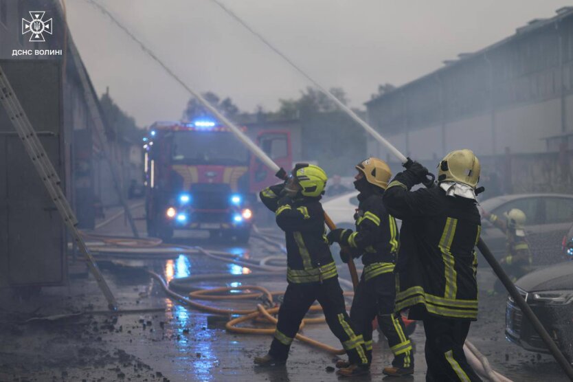 Розруха після ракетної атаки на Україну