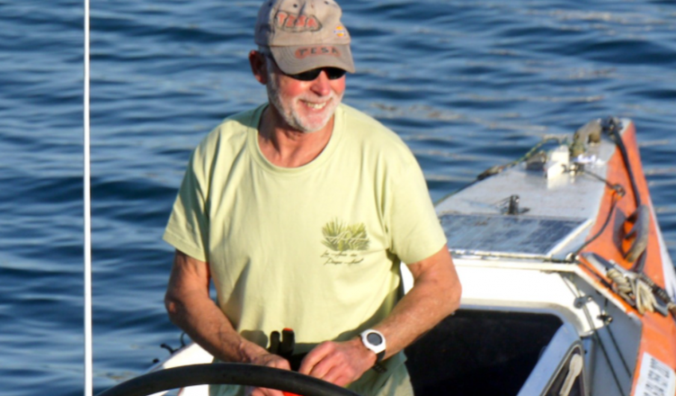 Фото випадкового океану с горизонтом Атлантики