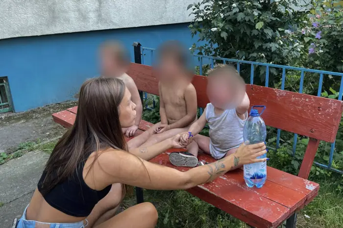 Rescuers saved small children from the fire