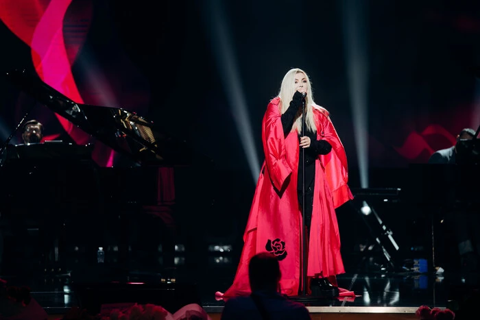 Ірина Білик співає на концерті