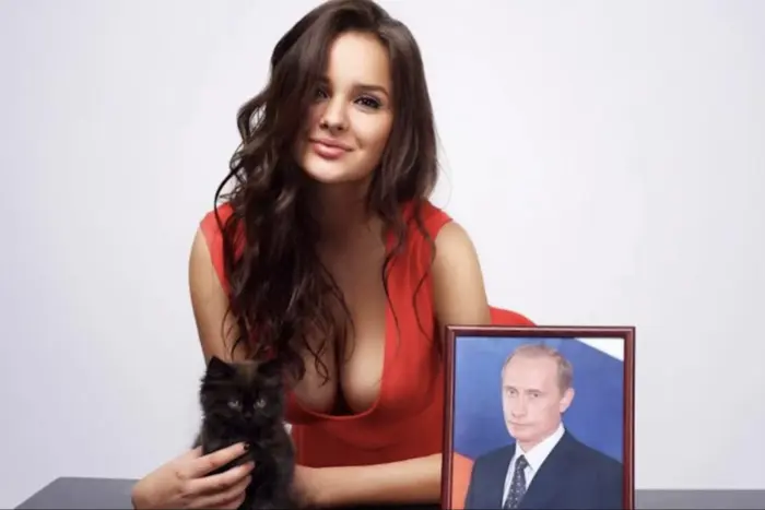 Photograph of Putin with a young girl