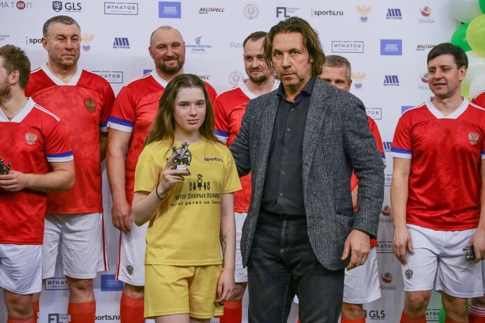 Легендарный футболист на футбольном поле