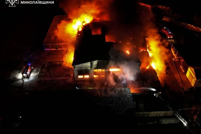 Вогонь після обстрілу російською армією