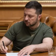 Зеленський продовжив санкції проти обслуговування російського ВПК