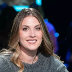 Olga Harlan moving on 9th month of pregnancy