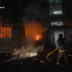 Пошкоджені будинки внаслідок двох атак у Сумах