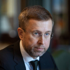 Никаких сокращений пенсий или зарплат: Кабинет перенаправляет 70 миллиардов сэкономленных бюджетных средств на оборону