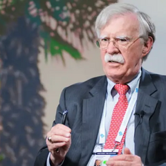 Путін на переговорах відповідає на запитання журналістів