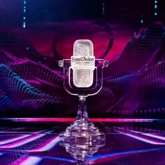 Прапори Нідерландії та Ірландії на тлі