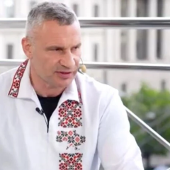 Кличко в вишиванке от мастерицы