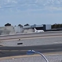 Літак співака зазнав аварії.