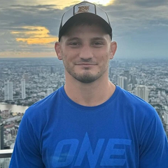 Боец ММА вышел под песню Цоя