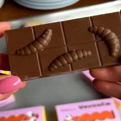 Шоколад з личинками жуків українською