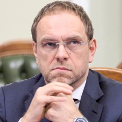 Обыск у Власенка: депутат и НАБУ