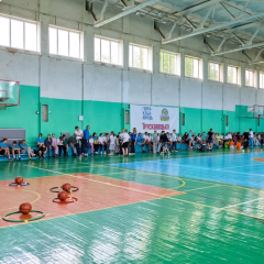 Эстафета с одеванием тренера на спортивном мероприятии